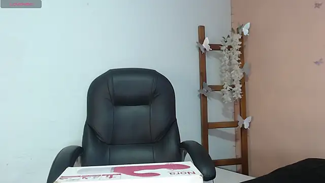 Snapshot of SweetRenata_ chatting on 26, 11, 2025 SweetRenata online show from 26, 11, 2025