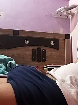 Snapshot of vickymtrb chatting on 8, 10, 2025 vickymtrb online show from 8, 10, 2025