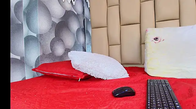 Snapshot of hannah_teehn chatting on 7, 11, 2025 hannah teehn online show from 7, 11, 2025