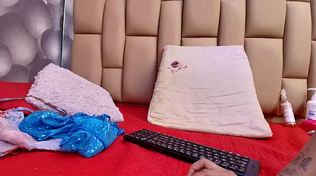 Snapshot of hannah_teehn chatting on 10, 11, 2025 hannah teehn online show from 10, 11, 2025