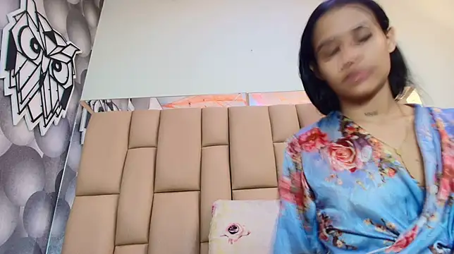 Snapshot of hannah_teehn chatting on 11, 11, 2025 hannah teehn online show from 11, 11, 2025