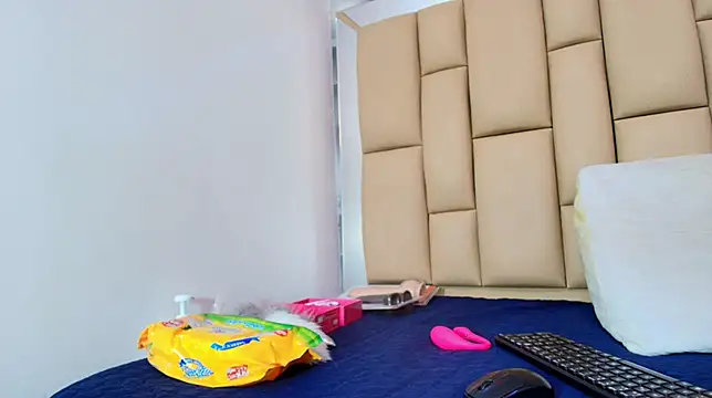 Snapshot of hannah_teehn chatting on 14, 11, 2025 hannah teehn online show from 14, 11, 2025