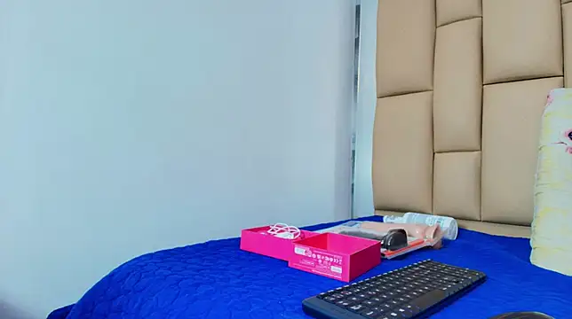 Snapshot of hannah_teehn chatting on 19, 11, 2025 hannah teehn online show from 19, 11, 2025