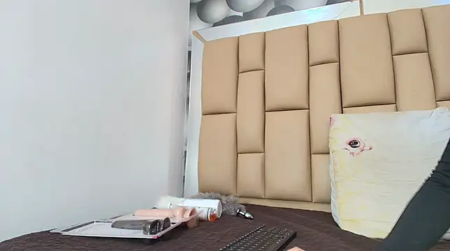 Snapshot of hannah_teehn chatting on 22, 11, 2025 hannah teehn online show from 22, 11, 2025