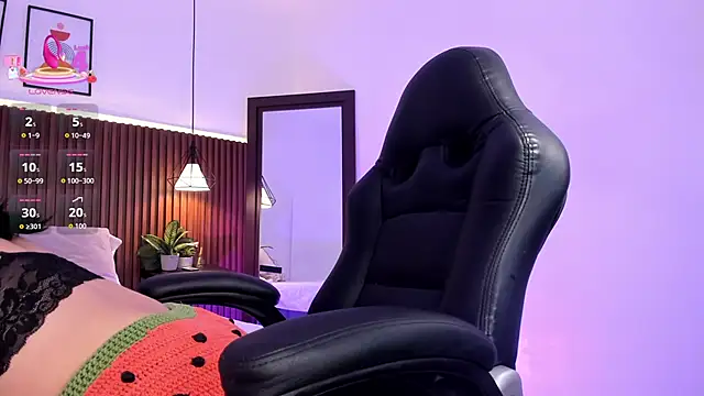 Snapshot of evelyn_samantha chatting on 23, 10, 2025 evelyn samantha online show from 23, 10, 2025