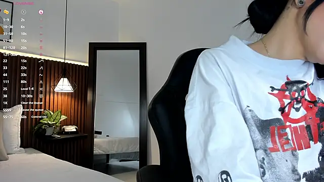 Snapshot of evelyn_samantha chatting on 14, 11, 2025 evelyn samantha online show from 14, 11, 2025