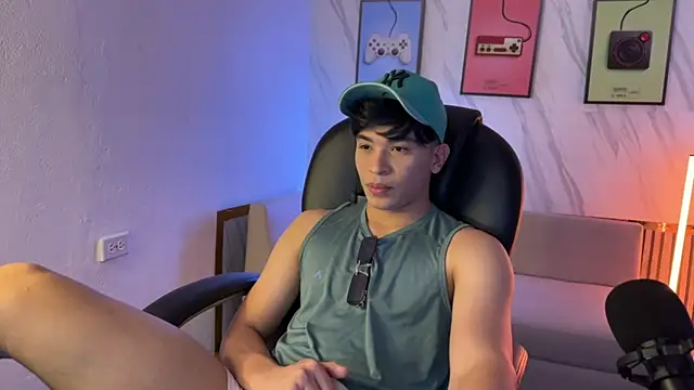 Snapshot of David_Nova chatting on 27, 11, 2025 David Nova online show from 27, 11, 2025