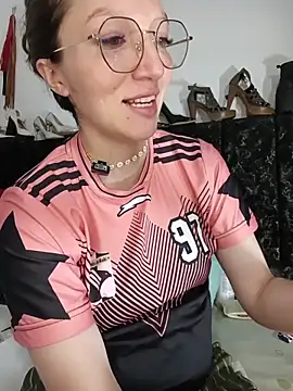 Lucy colee online show from 14, 3, 2026