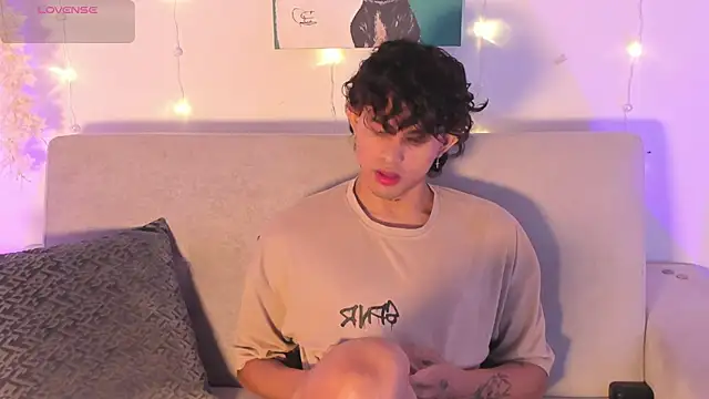 Snapshot of lua_boy chatting on 31, 3, 2026 lua boy online show from 31, 3, 2026