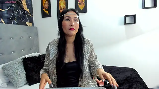 Snapshot of Aisha_Saleh chatting on 14, 10, 2025 Aisha Saleh online show from 14, 10, 2025