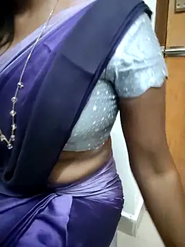 Snapshot of Tamilmallu-duskygirl03 chatting on 18, 12, 2025 Tamilmallu-duskygirl03 online show from 18, 12, 2025