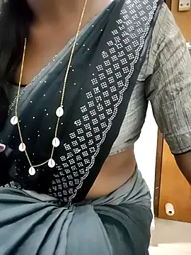 Snapshot of Tamilmallu-duskygirl03 chatting on 13, 1, 2026 Tamilmallu-duskygirl03 online show from 13, 1, 2026