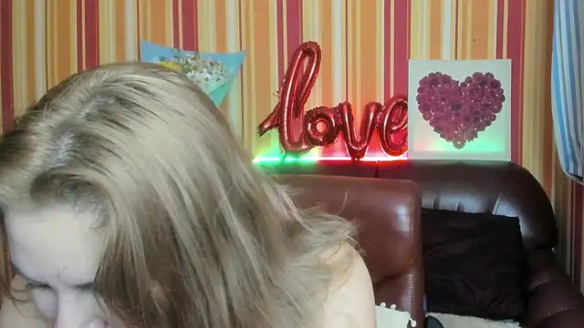 Snapshot of Passion-Blondy chatting on 7, 12, 2024 Passion-Blondy online show from 7, 12, 2024