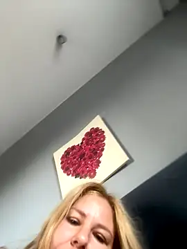 Snapshot of Passion-Blondy chatting on 11, 9, 2025 Passion-Blondy online show from 11, 9, 2025