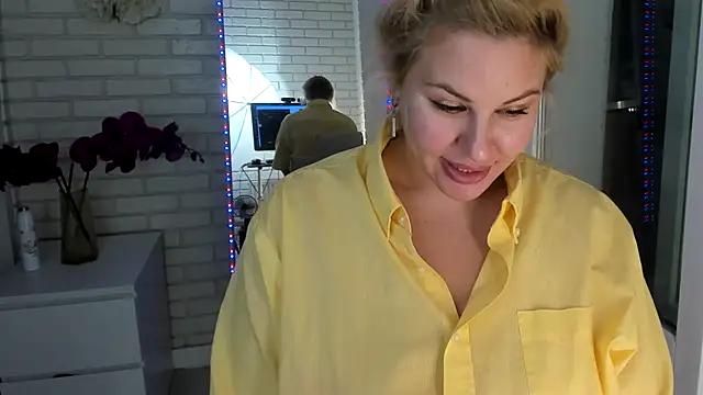 Snapshot of Passion-Blondy chatting on 10, 10, 2025 Passion-Blondy online show from 10, 10, 2025