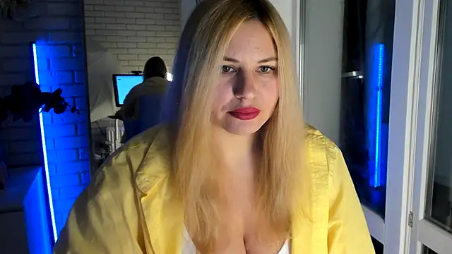 Snapshot of Passion-Blondy chatting on 15, 10, 2025 Passion-Blondy online show from 15, 10, 2025