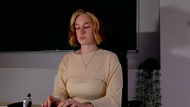 ClaireMathis online show from 19, 6, 2026