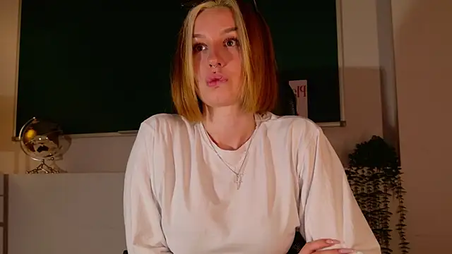 ClaireMathis online show from 25, 7, 2026