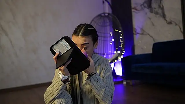 RachelRavee online show from 22, 3, 2026