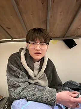 Snapshot of KK-cuteboy chatting on 4, 12, 2025 KK-cuteboy online show from 4, 12, 2025