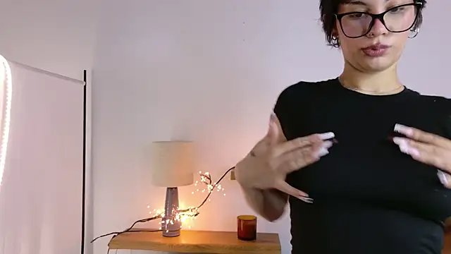 LoraShines online show from 18, 11, 2025