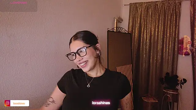 LoraShines online show from 29, 3, 2026