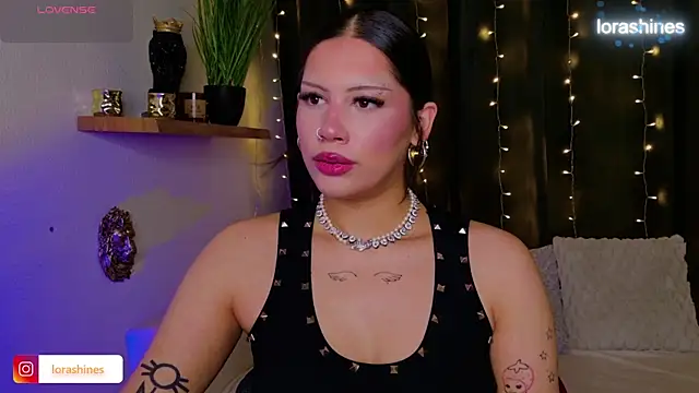 LoraShines online show from 14, 5, 2026