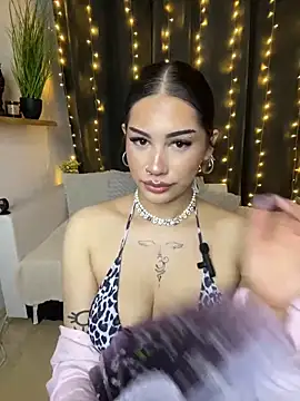 Snapshot of LoraShines chatting on 11, 6, 2026 LoraShines online show from 11, 6, 2026