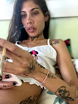 Snapshot of casalskunk chatting on 2, 11, 2025 casalskunk online show from 2, 11, 2025