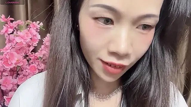 Snapshot of Lynnalltop-165-KeKe chatting on 12, 10, 2025 Lynnalltop-165-KeKe online show from 12, 10, 2025