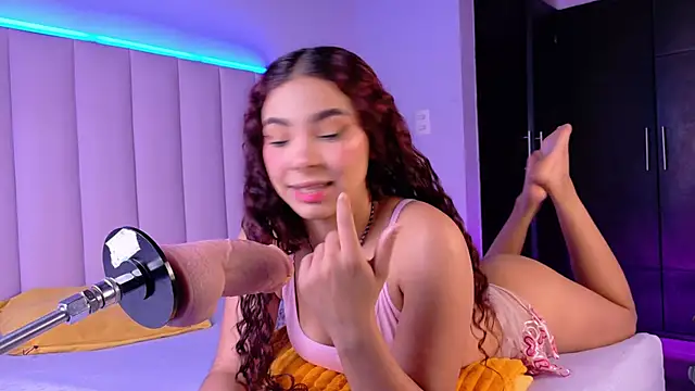 Snapshot of NatalieHeaveen chatting on 13, 11, 2025 NatalieHeaveen online show from 13, 11, 2025