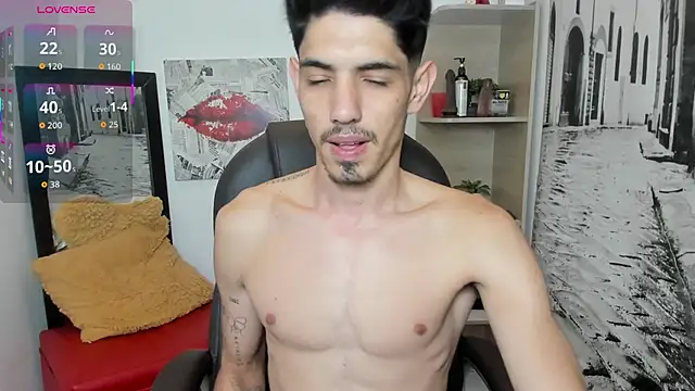 Snapshot of fabrizzio_Monti chatting on 8, 10, 2025 fabrizzio Monti online show from 8, 10, 2025