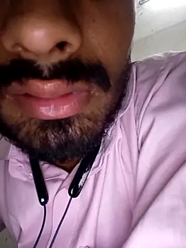 Snapshot of siddBus chatting on 30, 10, 2025 siddBus online show from 30, 10, 2025