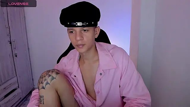 Snapshot of tylernova chatting on 24, 4, 2026 tylernova online show from 24, 4, 2026