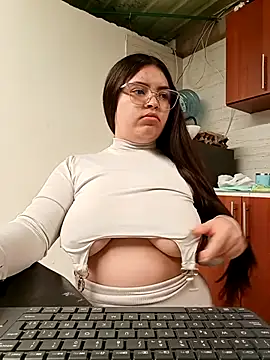 Snapshot of sofia_athome chatting on 12, 11, 2025 sofia athome online show from 12, 11, 2025