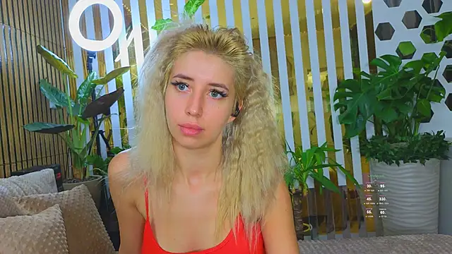 Snapshot of Violetttttta chatting on 14, 10, 2025 Violetttttta online show from 14, 10, 2025