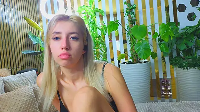 Snapshot of Violetttttta chatting on 16, 10, 2025 Violetttttta online show from 16, 10, 2025