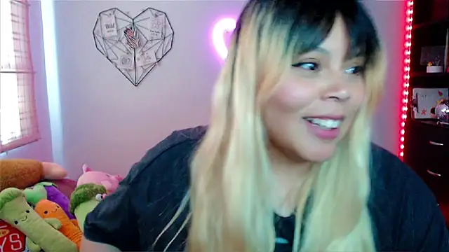 Snapshot of EllieMoonX chatting on 12, 11, 2025 EllieMoonX online show from 12, 11, 2025