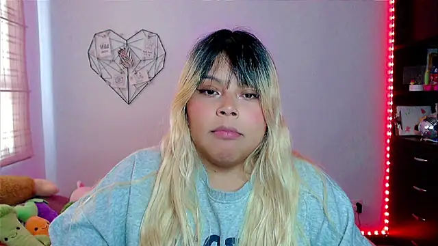 Snapshot of EllieMoonX chatting on 15, 11, 2025 EllieMoonX online show from 15, 11, 2025