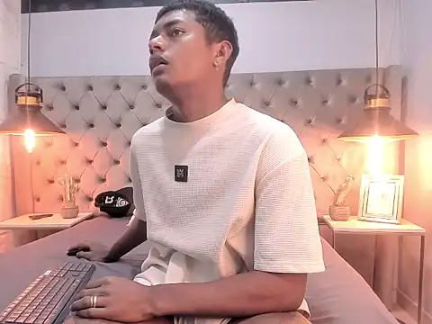 MorenitoDigno online show from 21, 10, 2025