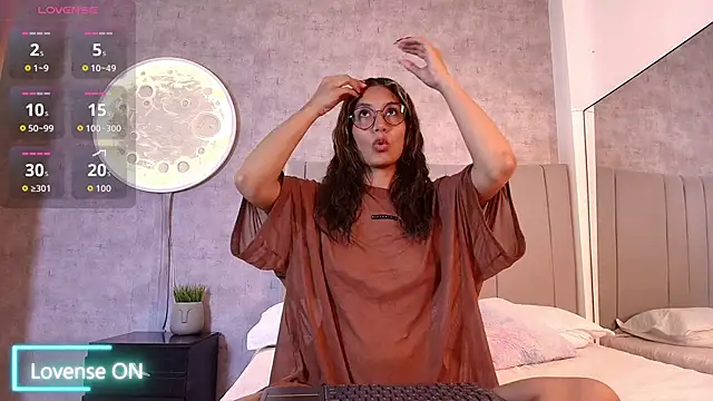 Snapshot of alexandralopez- chatting on 24, 11, 2025 alexandralopez- online show from 24, 11, 2025