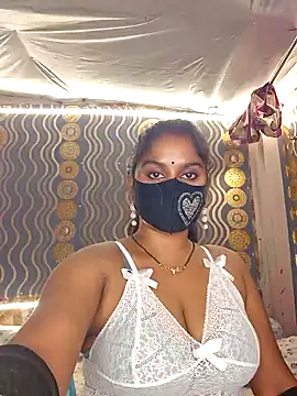 Snapshot of Sweet-Maddlina chatting on 4, 11, 2025 Sweet-Maddlina online show from 4, 11, 2025