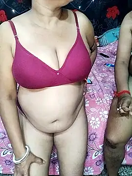 Snapshot of modhu82 chatting on 6, 11, 2025 modhu82 online show from 6, 11, 2025