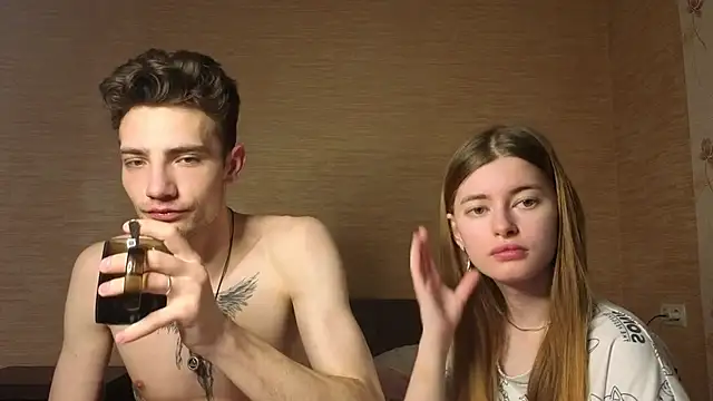 EmiliaCouple online show from 23, 6, 2026
