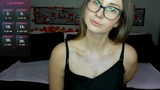 NikkiKiss   online show from 2, 11, 2025