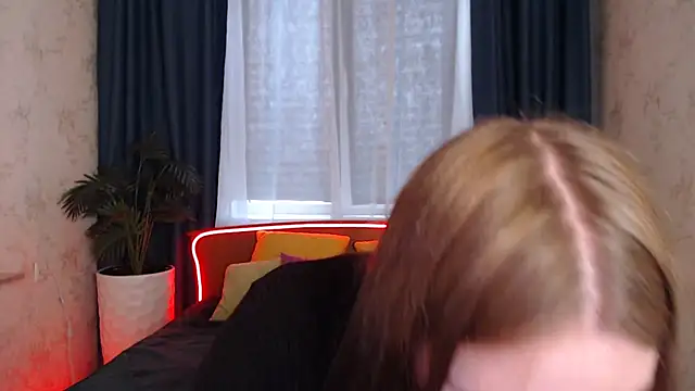 Snapshot of Musegirl chatting on 4, 12, 2025 Musegirl online show from 4, 12, 2025