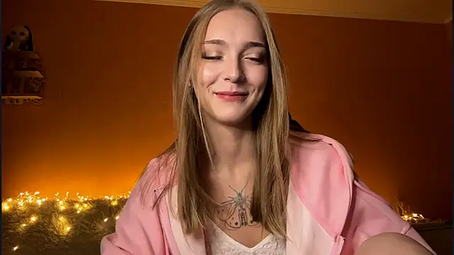 Snapshot of EvaPeace chatting on 10, 10, 2025 EvaPeace online show from 10, 10, 2025