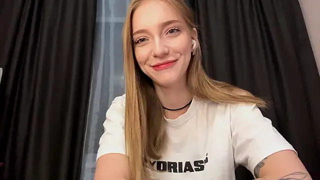 Snapshot of EvaPeace chatting on 15, 10, 2025 EvaPeace online show from 15, 10, 2025