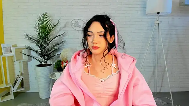 Snapshot of GenevaArton chatting on 15, 10, 2025 GenevaArton online show from 15, 10, 2025