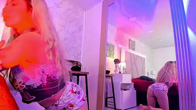 Snapshot of Sophie_teller chatting on 13, 10, 2025 Sophie teller online show from 13, 10, 2025